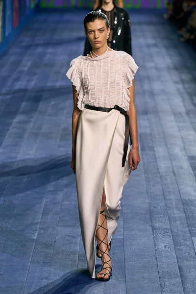 Look 10